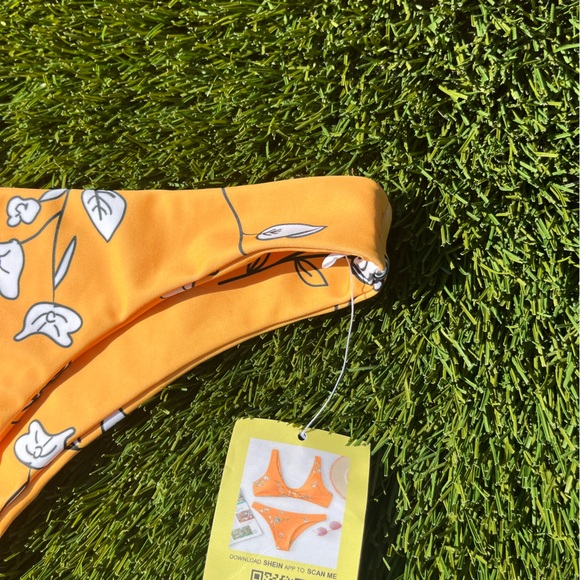 Shein two piece bathing suit - Picture 3 of 3